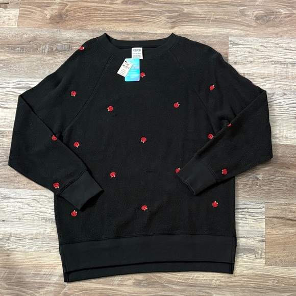 PINK Victoria's Secret Sweaters - 🌹 🆕 PINK Victoria's Secret Black fleece Sweater with Red Rose Detail